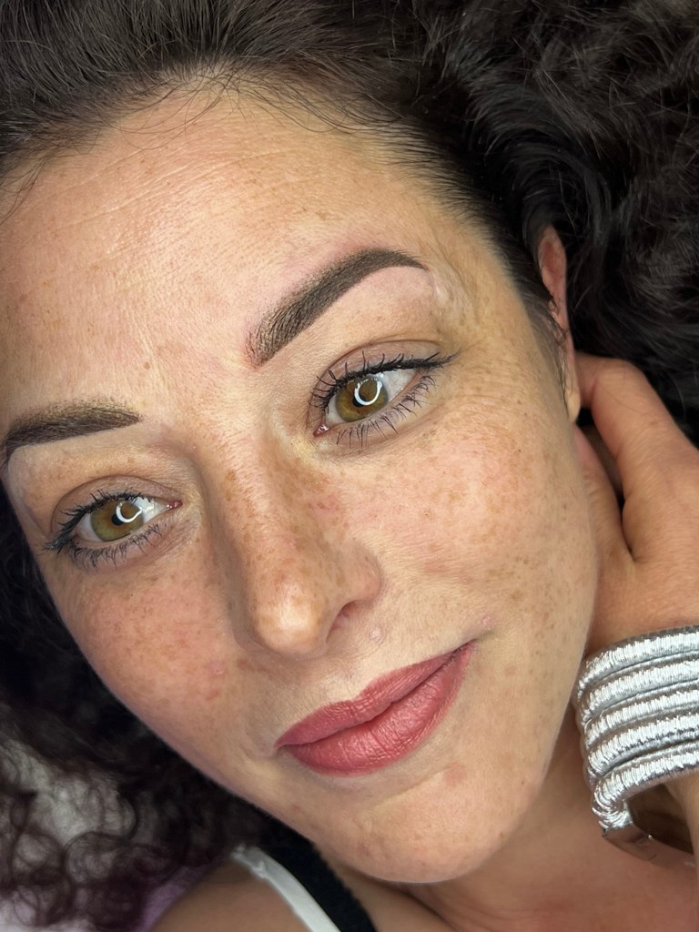 Powder brows